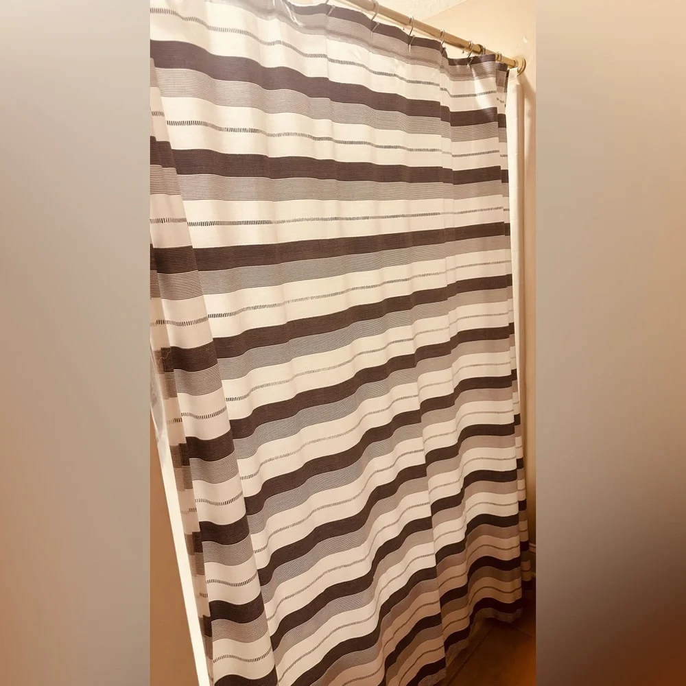Navy & cream Striped Shower Curtain + 2 decorative towels